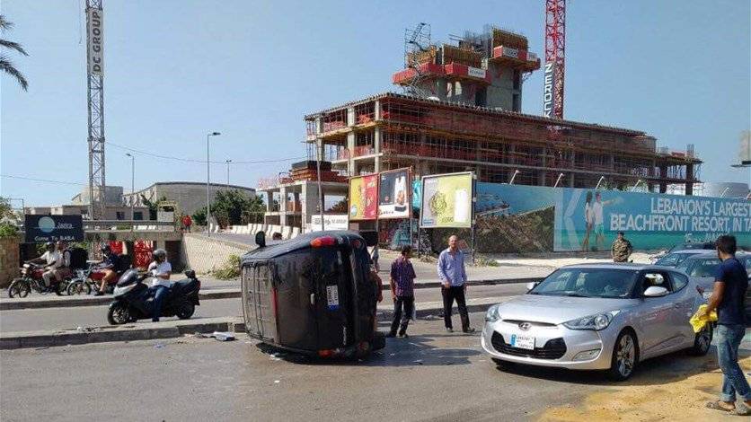 انقلاب سيارة في انطلياس... وسقوط جرحى!