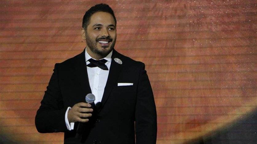 بالفيديو- مفاجأة لثنائي لبناني من رامي عياش على المسرح في عمان