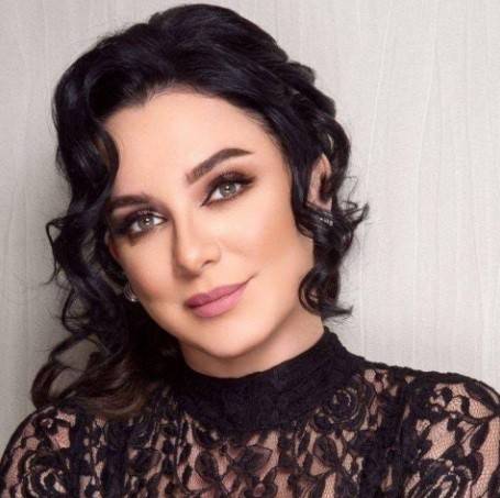 بالصورة: هكذا كانت سلاف فواخرجي قبل الشهرة.. هل تغيرت؟