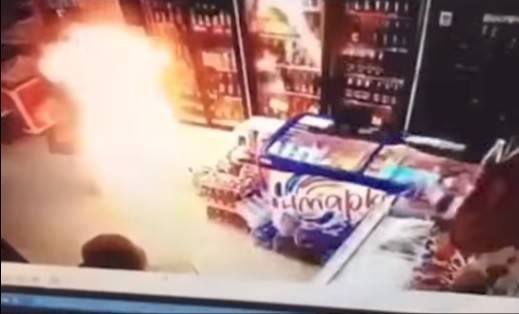 بالفيديو: فَشِلَ في لفت نظر فتاة.. فأشعل النار في نفسه!