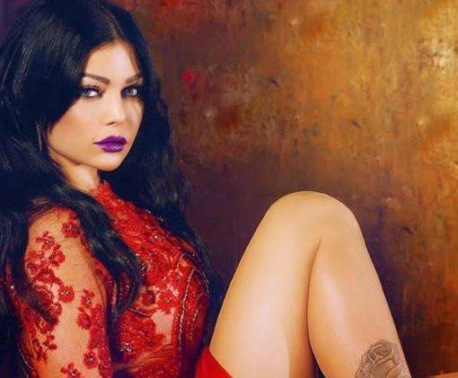 بالفيديو.. قبلة من هيفا وهبي لـ"هيفا ماجيك"!