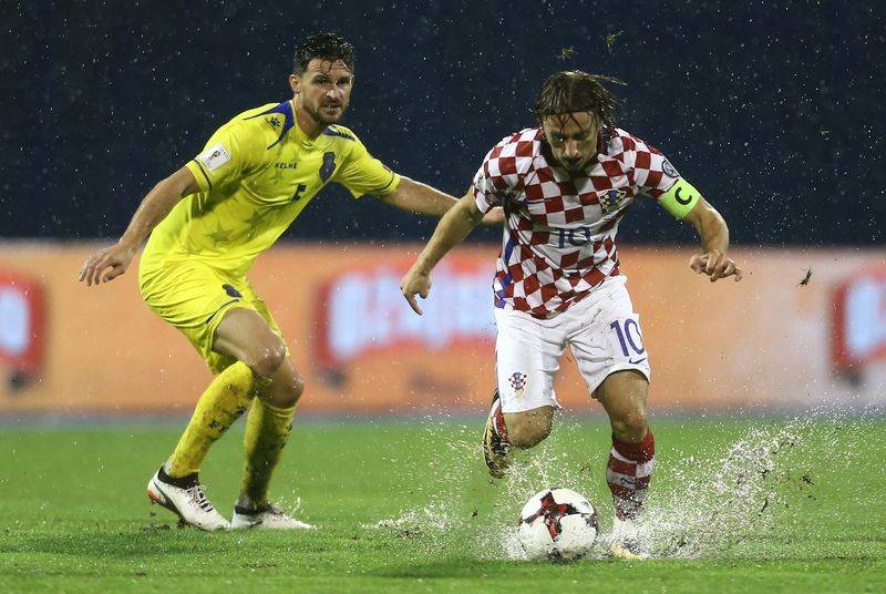 مودريتش يطلق سهامه على الـ"فيفا".. "لا يهتمون باللاعبين"!