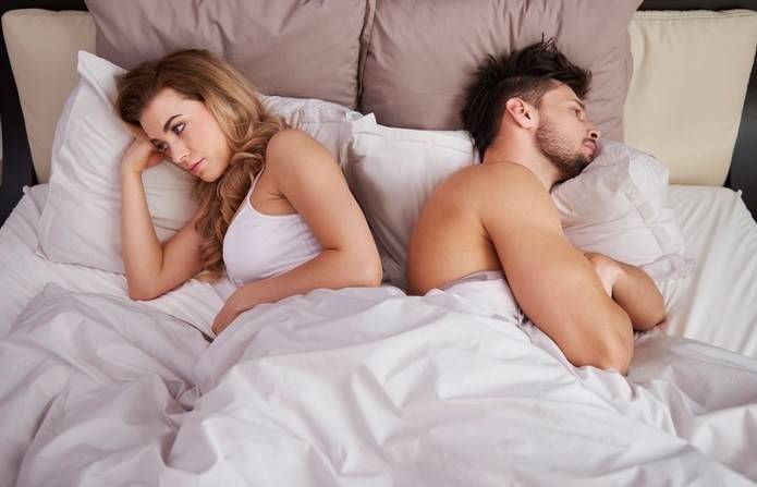 تشعرين بأن زوجك غير مهتم بك؟ إليك الأسباب!