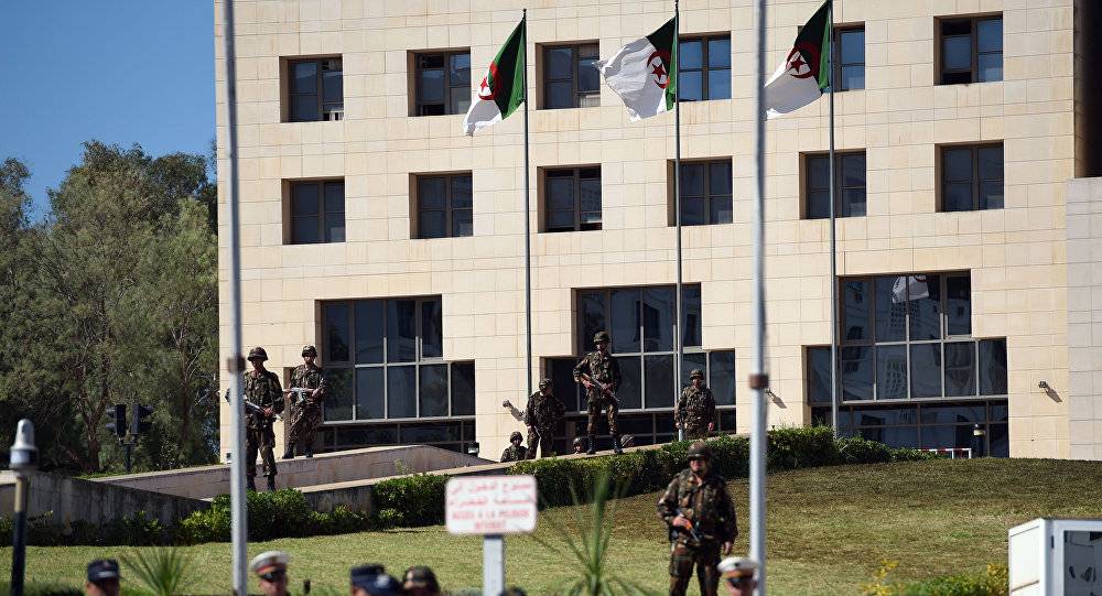 الجزائر تعزز الوضع الأمني لمدارسها بزيادة أعداد رجال الشرطة