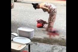 وضعت مولودها أثناء سيرها في الشارع وأكملت طريقها!