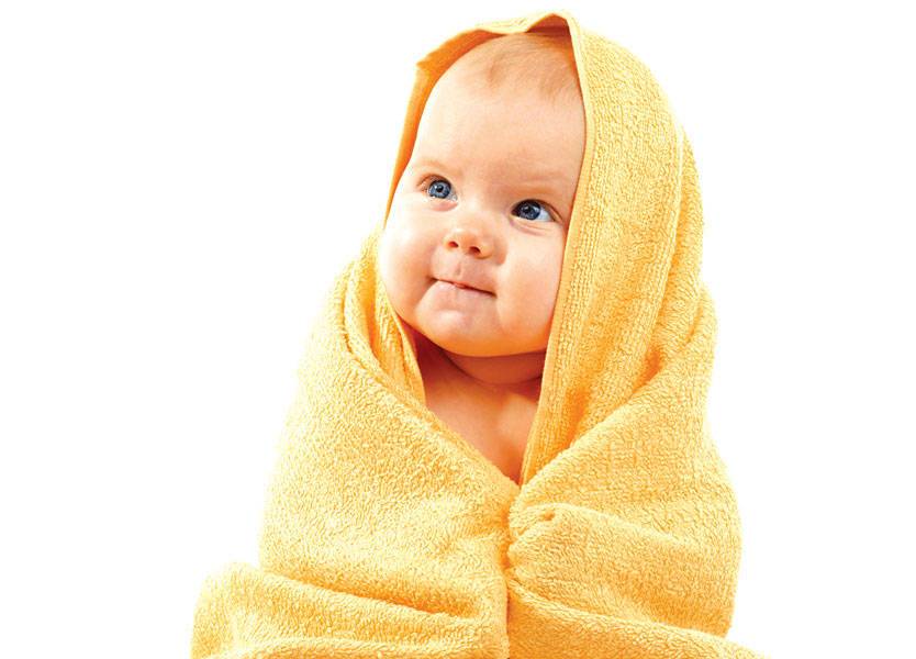 كيف تعتني الأم بشعر رضيعها؟
