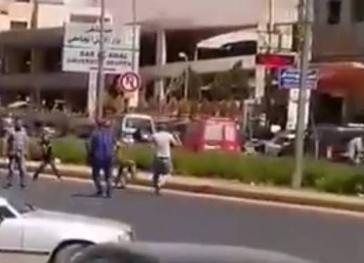 بالفيديو.. اشكال كبير واطلاق نار أمام المستشفى والجيش يتدخل!