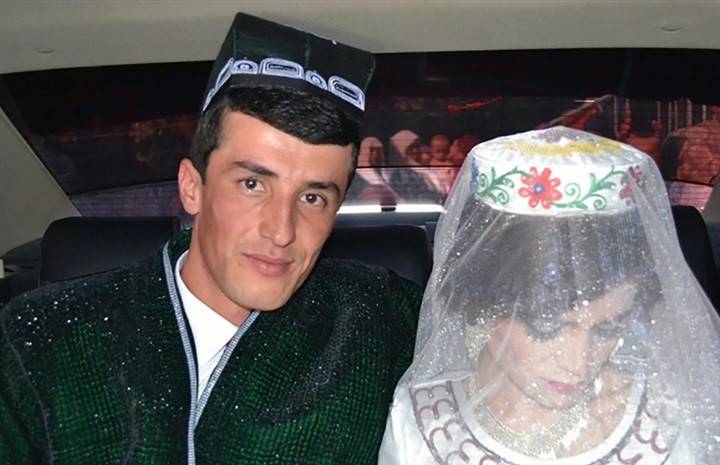 بالفيديو.. تقليد غريب لعروس لا تتبسّم بوجه عريسها!