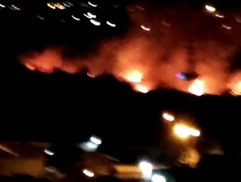 حريق مفتعل ليلاً في محيط محطة تكرير النفط والغاز