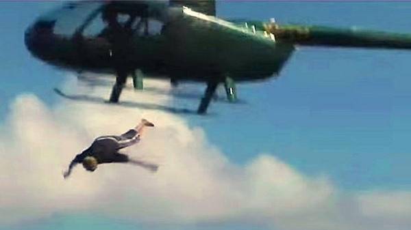 مأساة في الجو.. طيّار اختفى من قمرة القيادة ووجد قتيلاً!