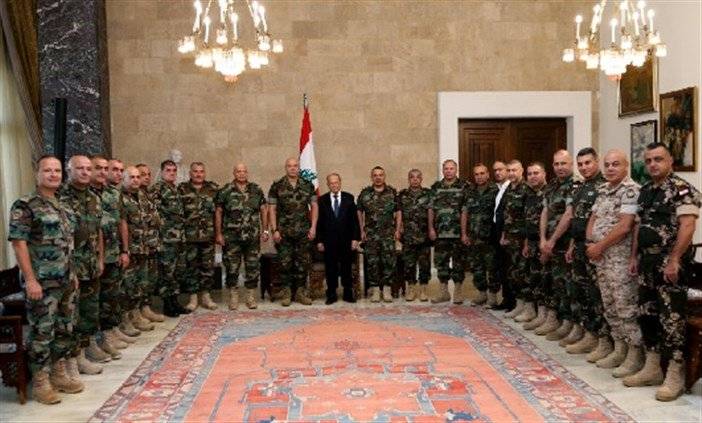رئيس الجمهورية يستقبل قائد الجيش وقادة عملية "فجر الجرود" ويجدد التهنئة بالانتصار