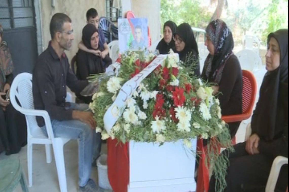 فيديو مؤثّر.. الشهيد علي الحاج حسن نام عريسًا في منزله!