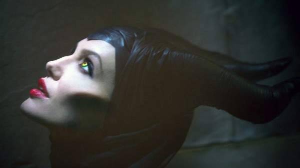 أنجلينا جولي تؤكد عودتها بجزء ثانٍ لفيلم Maleficent