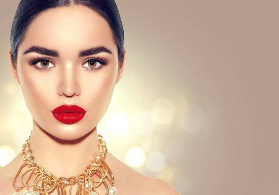 خطوات تقوم بها المرأة الذكيّة لتظل جميلة طيلة ساعات النهار!