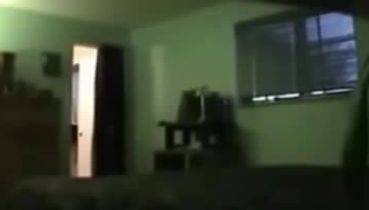 نصب كاميرا تجسس لتصوير ما كانت تفعله زوجته امام طفلته