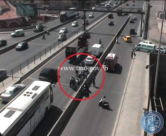 جريح نتيجة انزلاق دراجة نارية على جسر الكرنتينا باتجاه بيروت