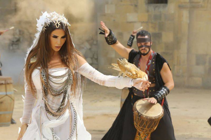 بالفيديو: بعد غياب.. نيللي مقدسي تخطف الأنظار بكليب جديد!