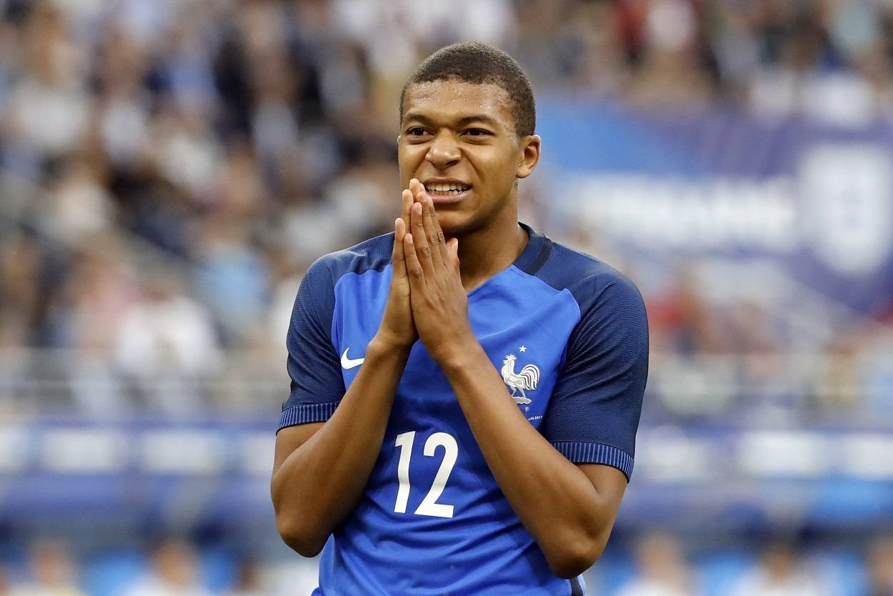 مبابي يبدأ مسيرته مع PSG بالكذب!