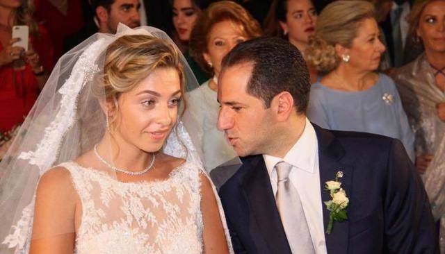 بالصورة.. سامي الجميل برحلة مع زوجته في بكفيا