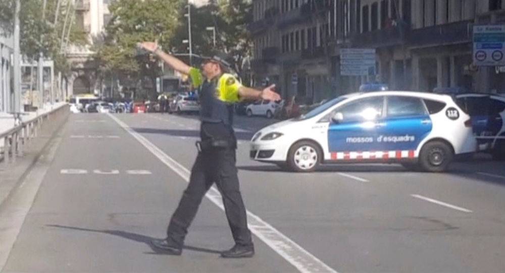 شرطة برشلونة تطوق منطقة ساغرادا فاميليا خلال عملية أمنية