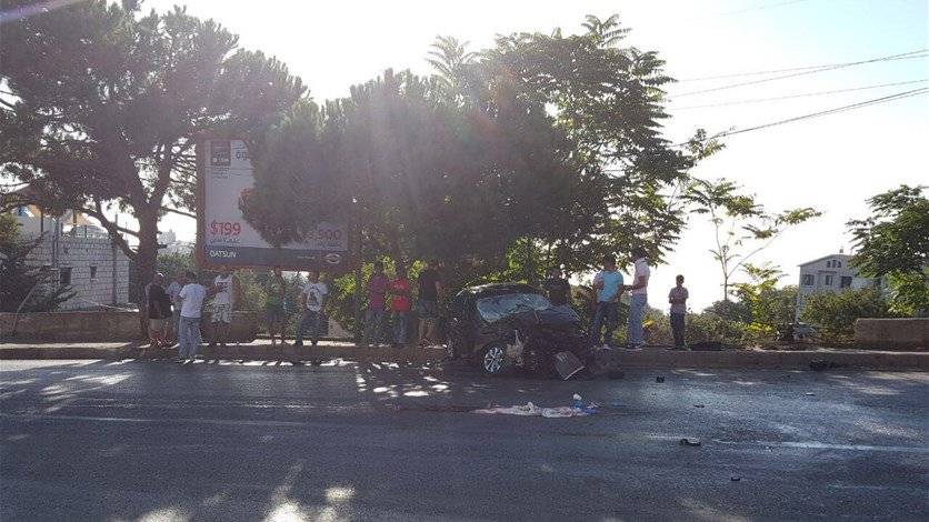 بالصور- قتيل وجريح في حادث سير على اوتوستراد عجلتون