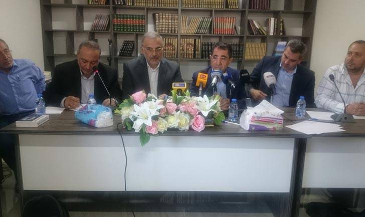 الحاج حسن من شمسطار : نعمل منذ سنوات
على مشاريع الطرق وهناك إنجازات لافتة