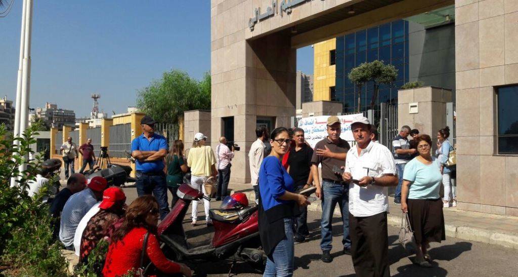 المتعاقدون الثانويون اعتصموا: لتثبيتنا وحفظ كامل للعقود والساعات