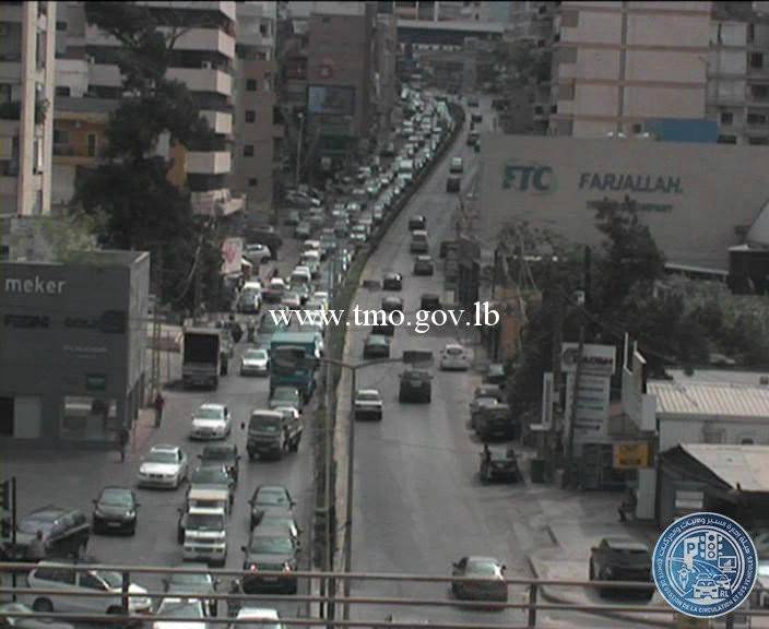 حركة المرور كثيفة من الحايك باتجاه سوق الأحد سن الفيل بسبب أعمال تزفيت