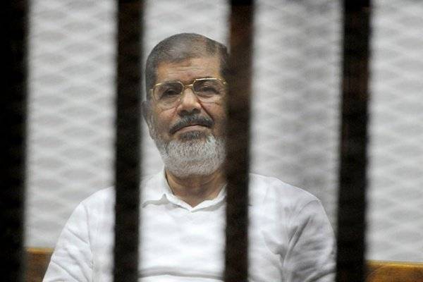 محكمة النقض المصرية  تؤيد حكم السجن المؤبد 25 عاما بحق الرئيس المعزول محمد مرسي في قضية "التخابر مع  قطر" بدلا من 40 عاما