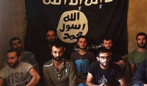 أهالي العسكريين الشهداء: لن نرضى بأقلّ من إعدام عمر وبلال ميقاتي وسنعمل على إيصالهما إلى "حبل المشنقة"(MTV)