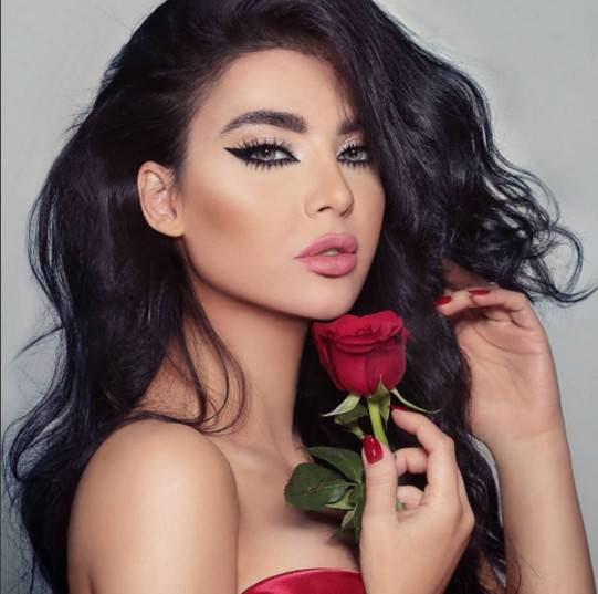 قمر تتّهم هذا الرجل بتشويه صورتها وتحذّر!
