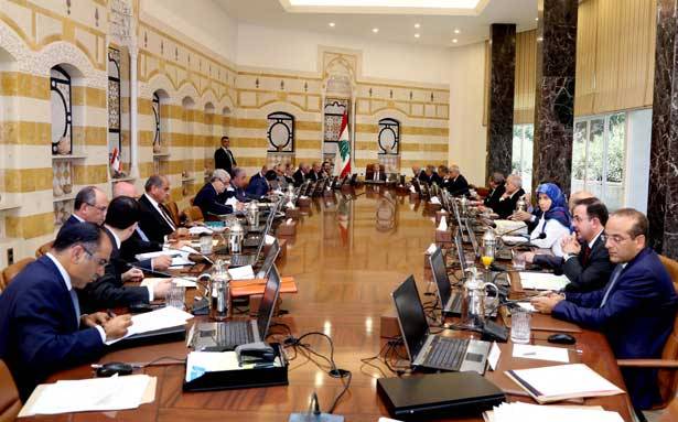 مجلس الوزراء شكّل «هيئة الإشراف» على الإنتخابات النيابيّة
عون : التحقيق في حوادث عرسال ضروري
الحريري : الحكومة فخورة بما حقّقه الجيش في عمليّة الجرود