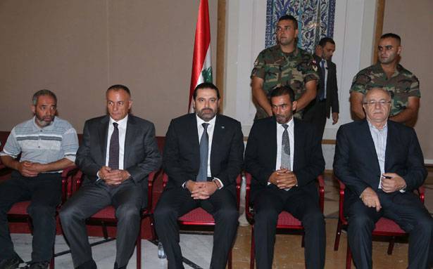 عزّوا بالعسكريين الشهداء في مسجد الأمين
الحريري : نثق بالقضاء العسكري
روكز : معرفة الحقيقة مسؤوليّة وطنيّة