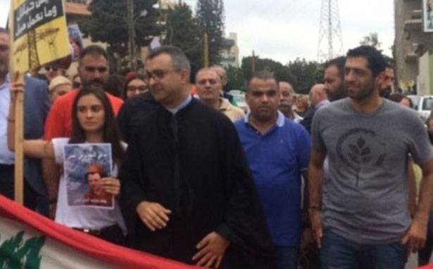 أهالي عين سعادة ــ المنصوريّة ينفذون
وقفة تحذيريّة ويهددون بالتصعيد