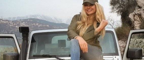بعد ضبطها تمارس "البوس" أثناء القيادة.. اللبنانية ميريام كلينك ترفض دفع قيمة المخالفة