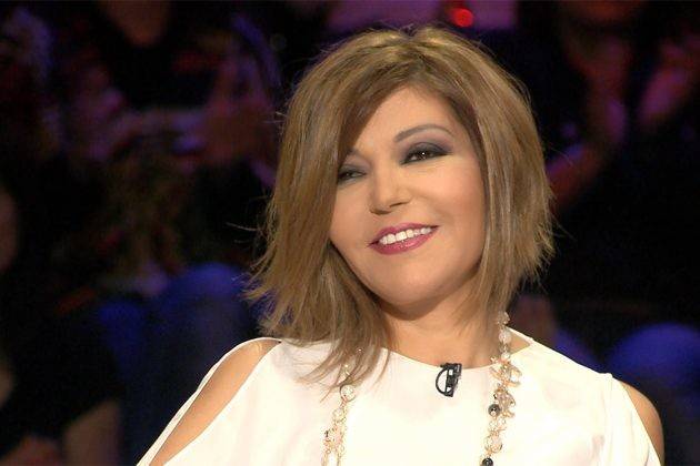 بالصورة.. سميرة سعيد بثوب السباحة