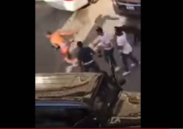 مشاجرة دامية بالسلاح الأبيض بين مجموعة من الشبان والفتيات في الكويت