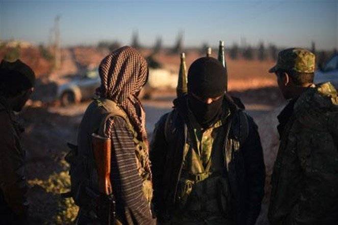 الغارديان: مئات الدواعش يهربون إلى تركيا