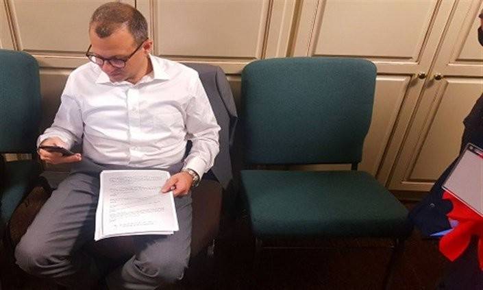 بالصورة - هكذا يتابع باسيل جلسة الحكومة من أتلانتا!