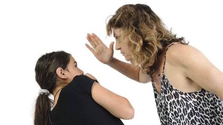 دهست ابنتها بالسيارة لأنها خالفت أوامرها
