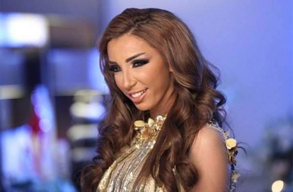 دنيا بطمة تكشف لأول مرة عن وجه ابنتها‎