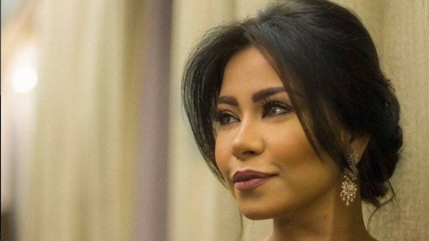 بالفيديو: هل فعلاً طلبت شيرين 50 يورو مقابل صورة مع معجبة في باريس؟