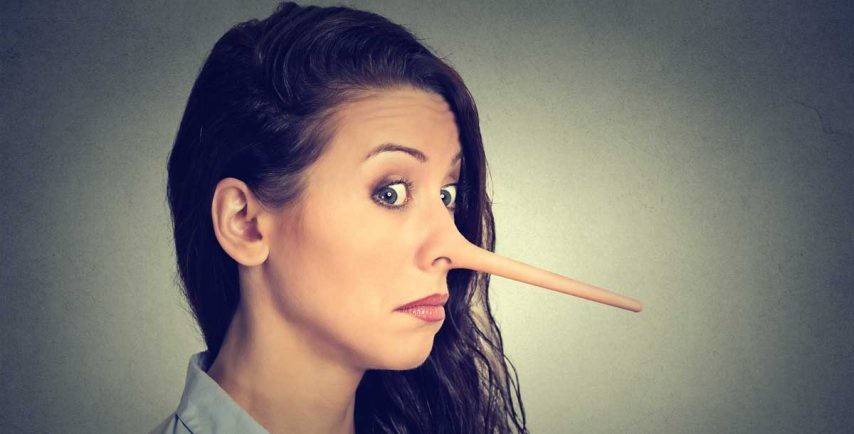 علامات تدل على أن الشخص الذي يحدثك كاذب.. اكتشفيها!