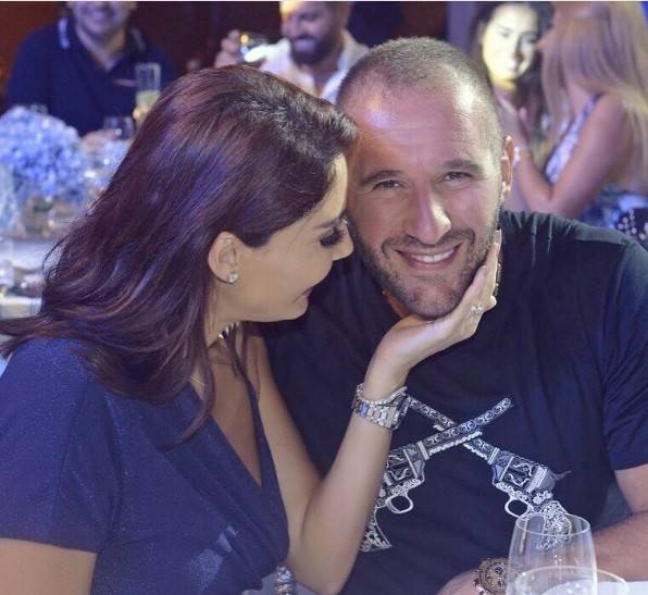 صورة رومانسية.. بهذه الكلمات عايدت سيرين عبد النور زوجها