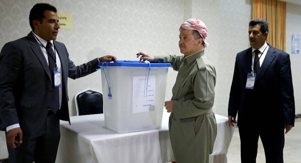 بارزاني ومحافظ كركوك يصوتان باستفتاء إقليم كردستان