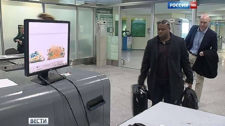 خوفا من الدببة.. أمريكي يأتي إلى روسيا بمسدسه!