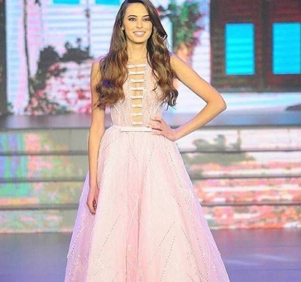 بعد تتويج ملكة جمال لبنان.. هذا ما فعلته الوصيفة الأولى!