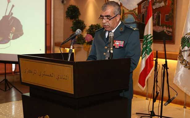 توزيع جوائز حول إعداد مُلصقات إعلانيّة للجيش
مُمثل قائد الجيش : ثقة اللبنانيين بالجيش
تضاعف تصميمه على تحقيق النجاح بأيّ مُهمّة