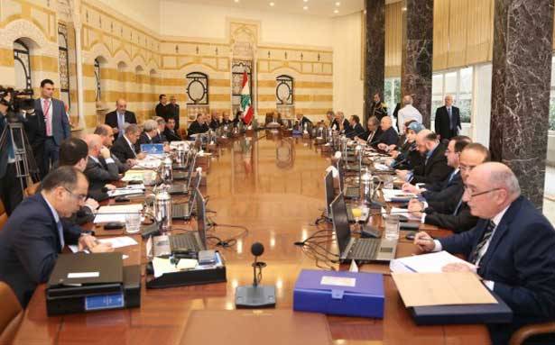 قانون سلسلة الرواتب نافذ... رغم إبطال قانون الضرائب والعبرة «بالحلّ»
القوى السياسيّة تجتمع للبحث في تداعيات قرار «الدستوري» وإيجاد مخرج للتمويل
مُوظّفو الإدارة العامة وهيئات التعليم الى الإضراب الشامل احتجاجاً...