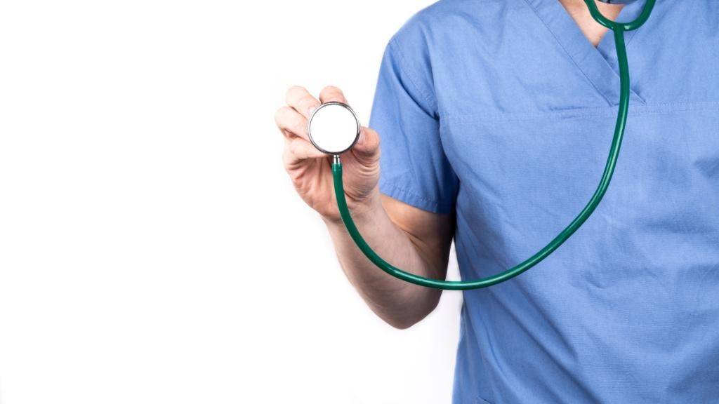 بعدما تأكدوا أنه سرطان.. أطباء يصدمون بما رأوه برئة مريض